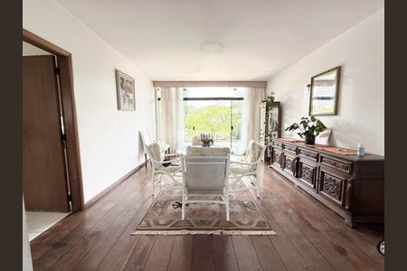 Casa à venda com 4 quartos, 400m² em Jardim Guedala, São Paulo