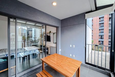 Studio para alugar com 31m², 1 quarto e sem vaga Studio para alugar com 31m², 1 quarto e sem vagaVaranda
