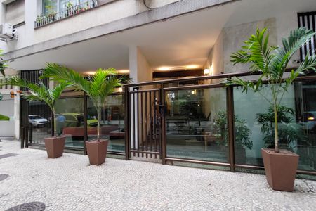 Apartamento à venda com 150m², 3 quartos e 1 vaga Apartamento à venda com 150m², 3 quartos e 1 vagaFachada e portaria