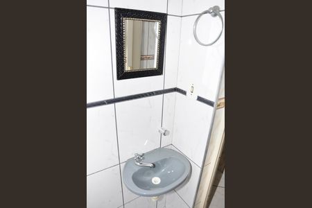 Apartamento à venda com 69m², 2 quartos e 1 vagaDetalhe - Banheiro Social na Área de Serviço