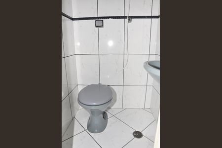 Apartamento à venda com 69m², 2 quartos e 1 vagaDetalhe - Banheiro Social na Área de Serviço