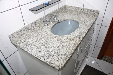 Apartamento à venda com 69m², 2 quartos e 1 vagaDetalhe - Banheiro Social