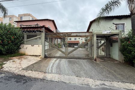 Casa de condomínio à venda com 120m², 2 quartos e 2 vagas Casa de condomínio à venda com 120m², 2 quartos e 2 vagasFachada