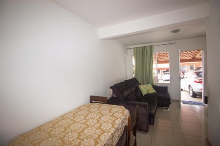 Casa de condomínio à venda com 120m², 2 quartos e 2 vagas Casa de condomínio à venda com 120m², 2 quartos e 2 vagasSala