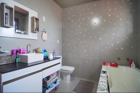 Casa à venda com 200m², 3 quartos e 1 vagaBanheiro 1