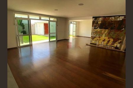 Casa à venda com 6 quartos, 850m² em Moema, São Paulo