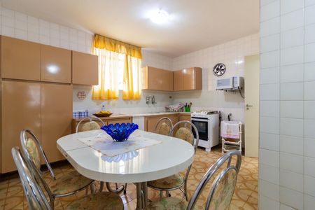 Casa à venda com 178m², 3 quartos e 2 vagas Casa à venda com 178m², 3 quartos e 2 vagasCozinha