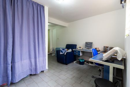 Casa à venda com 178m², 3 quartos e 2 vagas Casa à venda com 178m², 3 quartos e 2 vagasEcritório