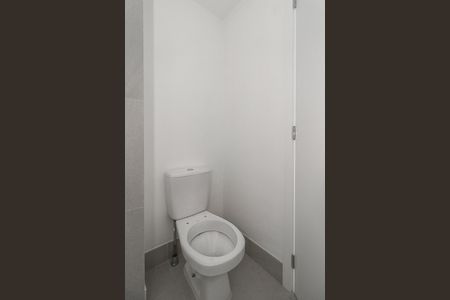 Banheiro de kitnet/studio para alugar com 0 quarto, 26m² em Passo D’areia, Porto Alegre