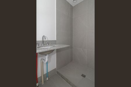 Banheiro de kitnet/studio para alugar com 0 quarto, 26m² em Passo D’areia, Porto Alegre