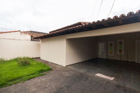 Casa para alugar com 240m², 5 quartos e 4 vagasFachada