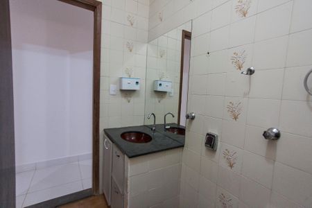 Casa para alugar com 240m², 5 quartos e 4 vagasBanheiro Social