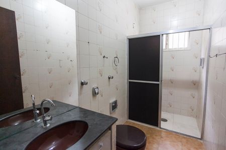 Casa para alugar com 240m², 5 quartos e 4 vagasBanheiro Social