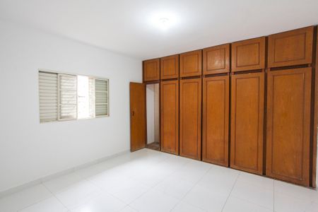 Casa para alugar com 240m², 5 quartos e 4 vagasSuite