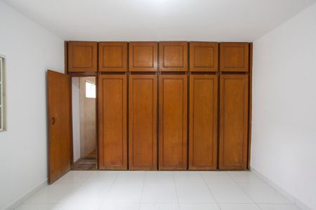 Casa para alugar com 240m², 5 quartos e 4 vagasSuite