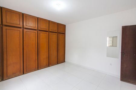 Casa para alugar com 240m², 5 quartos e 4 vagasSuite