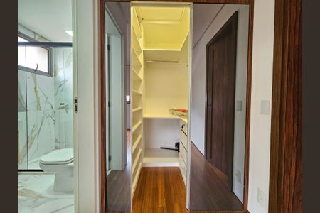 Apartamento à venda com 110m², 1 quarto e 1 vaga Apartamento à venda com 110m², 1 quarto e 1 vagaCloset da suíte