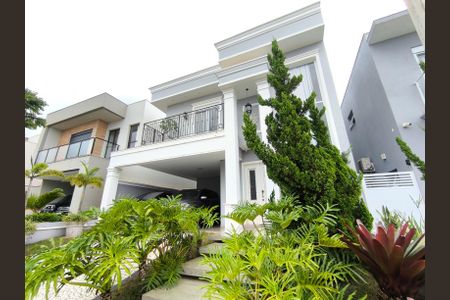 Casa de condomínio para alugar com 232m², 3 quartos e 4 vagas Casa de condomínio para alugar com 232m², 3 quartos e 4 vagasFachada