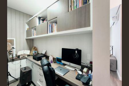 Casa de condomínio para alugar com 232m², 3 quartos e 4 vagas Casa de condomínio para alugar com 232m², 3 quartos e 4 vagasEscritório