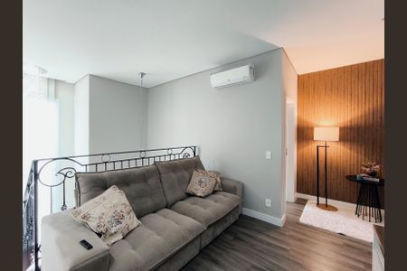 Casa de condomínio para alugar com 232m², 3 quartos e 4 vagas Casa de condomínio para alugar com 232m², 3 quartos e 4 vagasSala de TV