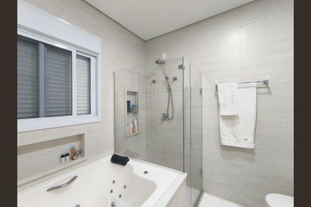 Casa de condomínio para alugar com 232m², 3 quartos e 4 vagas Casa de condomínio para alugar com 232m², 3 quartos e 4 vagasBanheiro da Suíte 1