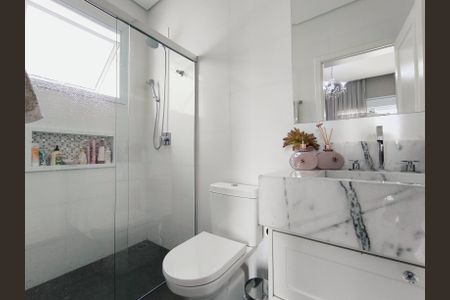 Casa de condomínio para alugar com 232m², 3 quartos e 4 vagas Casa de condomínio para alugar com 232m², 3 quartos e 4 vagasBanheiro da Suíte 2