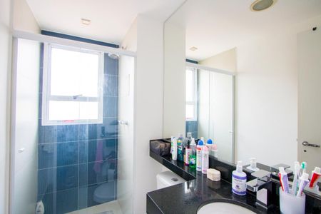 Apartamento à venda com 94m², 2 quartos e 2 vagasBanheiro do quarto 1