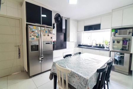 Casa à venda com 304m², 5 quartos e 4 vagasFoto 04