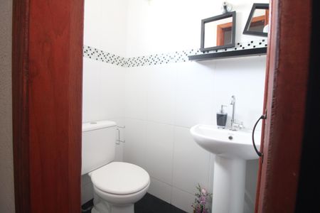 Casa à venda com 165m², 3 quartos e 2 vagasBanheiro de serviço