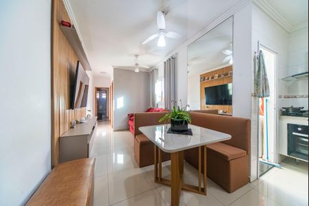 Sala de apartamento à venda com 2 quartos, 55m² em Vila Eldizia, Santo André