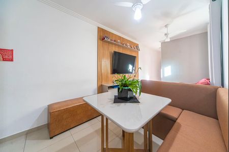 Apartamento à venda com 55m², 2 quartos e 1 vaga Apartamento à venda com 55m², 2 quartos e 1 vagaSala