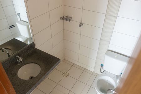 Banheiro Corredor de apartamento para alugar com 1 quarto, 65m² em Jardim Maria Inês, Aparecida de Goiânia