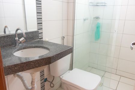 Banheiro da Suíte de apartamento para alugar com 1 quarto, 65m² em Jardim Maria Inês, Aparecida de Goiânia