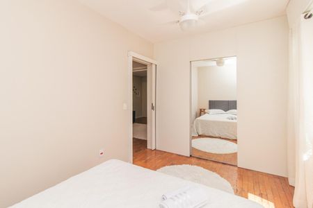 Quarto 1 de apartamento para alugar com 2 quartos, 78m² em Menino Deus, Porto Alegre