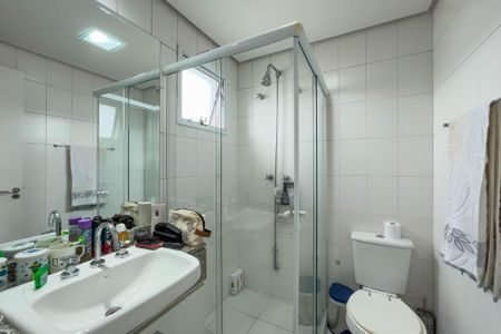 Apartamento à venda com 151m², 4 quartos e 3 vagasBanheiro do quarto 2