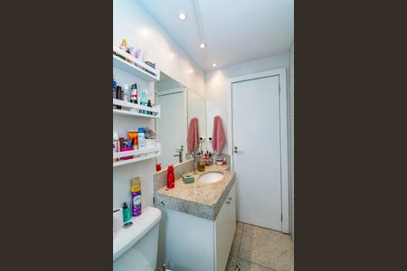 Apartamento à venda com 116m², 4 quartos e 3 vagas Apartamento à venda com 116m², 4 quartos e 3 vagasBanheiro da Suíte 1