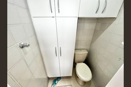 Apartamento à venda com 81m², 3 quartos e 2 vagas Apartamento à venda com 81m², 3 quartos e 2 vagasBanheiro de serviço