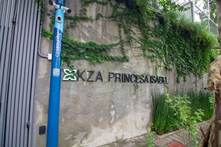 Casa à venda com 100m², 2 quartos e 2 vagas Casa à venda com 100m², 2 quartos e 2 vagasFachada