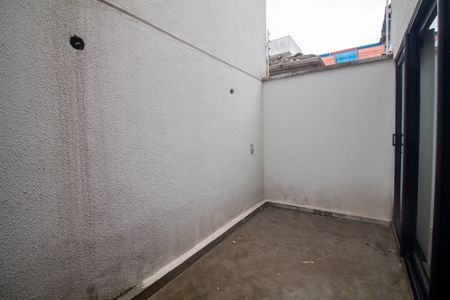 Casa à venda com 100m², 2 quartos e 2 vagas Casa à venda com 100m², 2 quartos e 2 vagasQuintal / Jardim