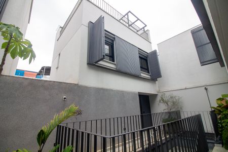 Casa à venda com 100m², 2 quartos e 2 vagas Casa à venda com 100m², 2 quartos e 2 vagasFachada Interna do Condômino