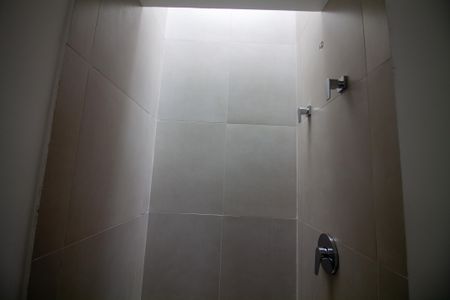 Casa à venda com 100m², 2 quartos e 2 vagas Casa à venda com 100m², 2 quartos e 2 vagasBanheiro da Suíte 1