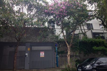 Casa à venda com 100m², 2 quartos e 2 vagas Casa à venda com 100m², 2 quartos e 2 vagasFachada