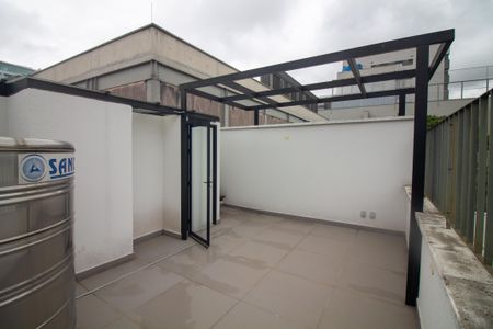 Casa à venda com 100m², 2 quartos e 2 vagas Casa à venda com 100m², 2 quartos e 2 vagasVaranda