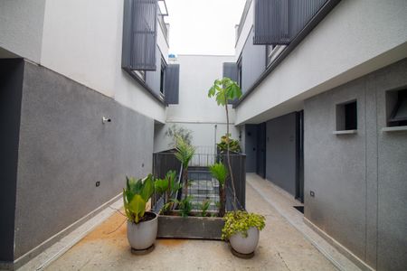 Casa à venda com 100m², 2 quartos e 2 vagas Casa à venda com 100m², 2 quartos e 2 vagasFachada Interna do Condômino
