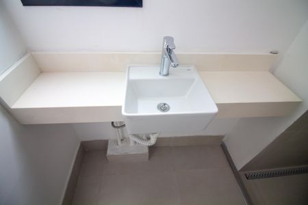 Casa à venda com 100m², 2 quartos e 2 vagas Casa à venda com 100m², 2 quartos e 2 vagasBanheiro da Suíte 2