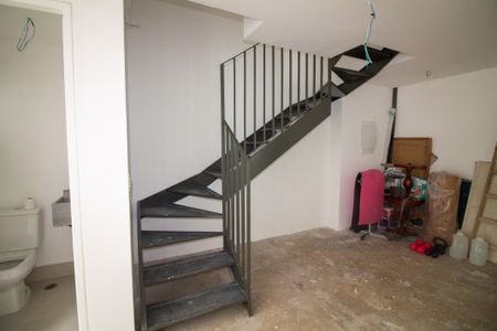 Escada de casa à venda com 2 quartos, 100m² em Brooklin, São Paulo