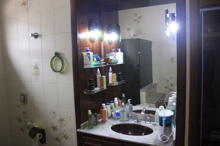 Casa à venda com 240m², 4 quartos e 4 vagasBanheiro da suíte 1