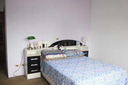 Casa à venda com 240m², 4 quartos e 4 vagasSuíte 1