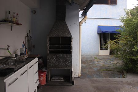 Casa à venda com 240m², 4 quartos e 4 vagasQuintal com árvore frutifera