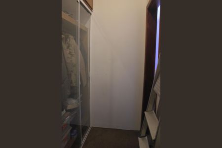 Casa à venda com 240m², 4 quartos e 4 vagasCloset do quarto 2